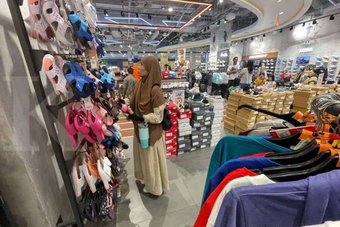Belanja Konsumen Melambat: Emiten Ritel dan Gaya Hidup Siap-Siap Terpukul