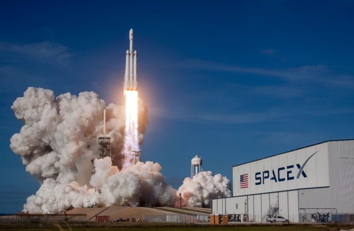 SpaceX Incar Valuasi Rp31.535 Triliun dalam IPO Terbesar yang Pernah Ada