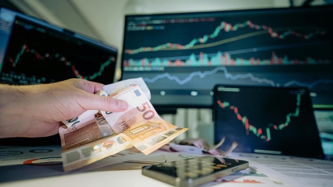 Agenda Ekonomi dan Aksi Korporasi Padati Pekan Ini: IHSG dan Rupiah Diuji Sentimen Domestik
